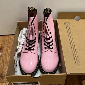 Doctor Martens W Size 8 Patent Leather (Pale Pink).